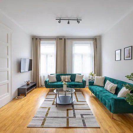 Stylish & Cozy Center By Prestige Homes Apartman